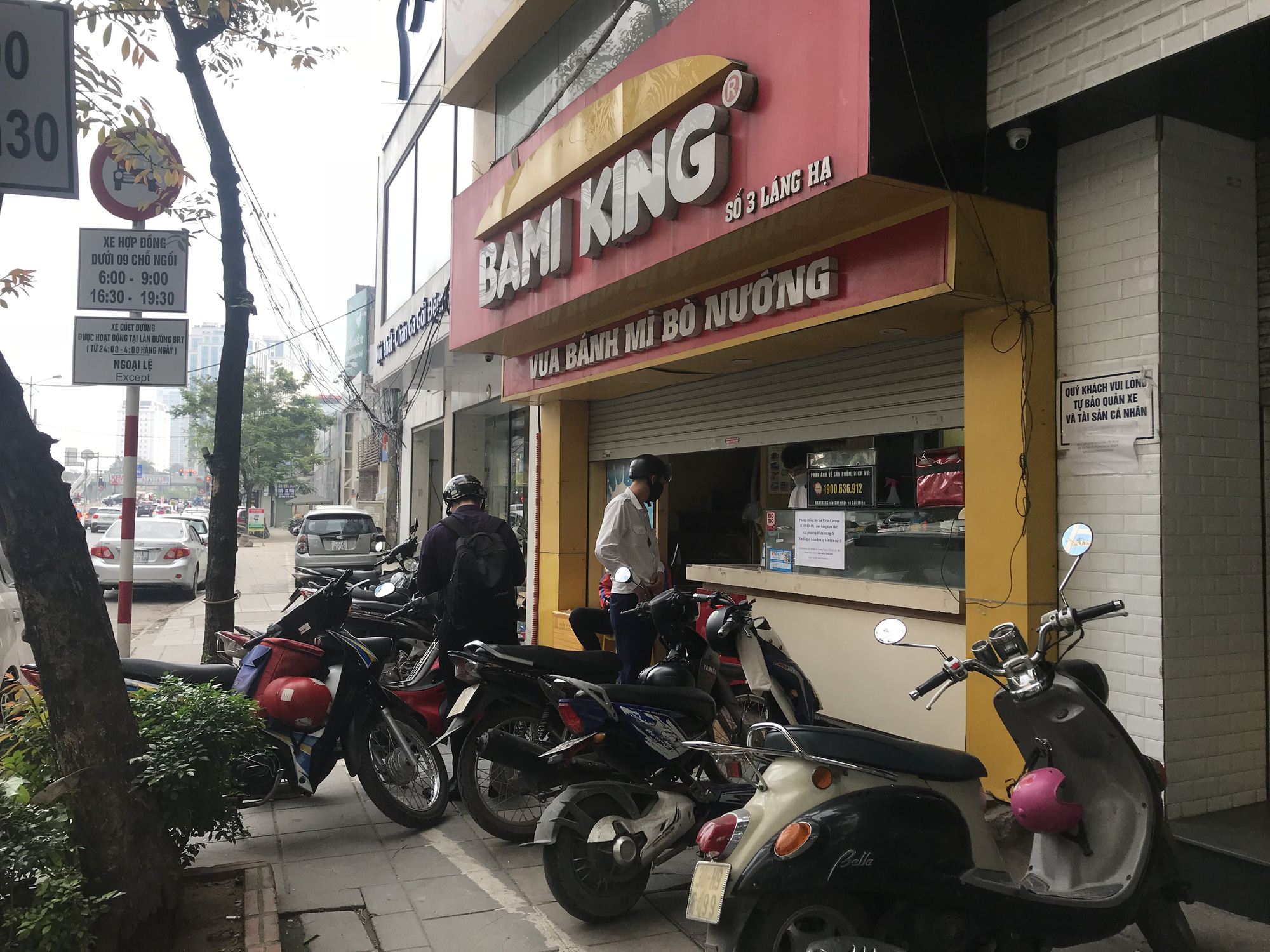 Những hành động nguy hiểm dễ dẫn đến mắc bệnh COVID-19 - Ảnh 4. Những hành động nguy hiểm dễ dẫn đến mắc bệnh COVID-19 - Ảnh 4.