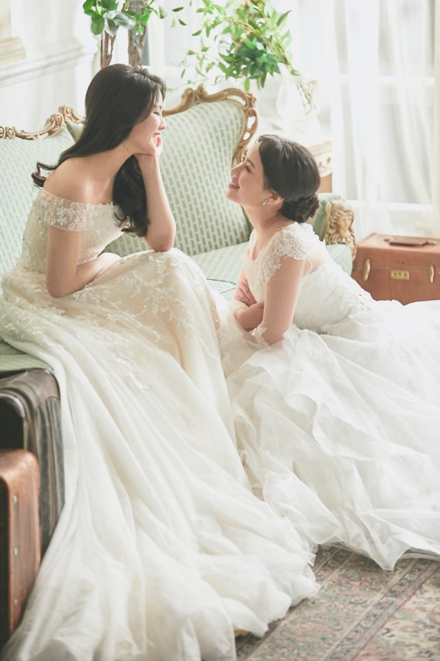 Đám cưới đẹp như mơ của đôi đồng tính nữ Hàn Quốc - Ảnh 4.