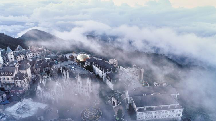 Mặc Covid-19, du khách quốc tế vẫn không quên “thăng hạng” cho du lịch Đà Nẵng - Ảnh 5. Mặc Covid-19, du khách quốc tế vẫn không quên “thăng hạng” cho du lịch Đà Nẵng - Ảnh 5.