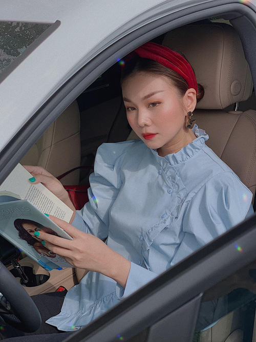 Mốt bờm nhung giống Thanh Hằng - Ảnh 1. Mốt bờm nhung giống Thanh Hằng - Ảnh 1.