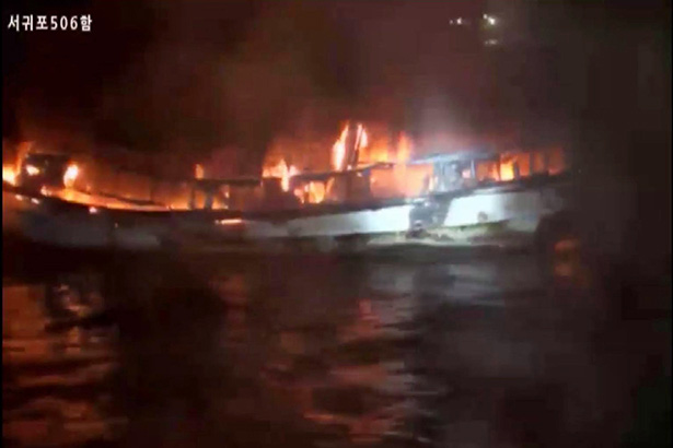 Hai lao động ở Hà Tĩnh mất tích trong vụ cháy tàu cá ở Hàn Quốc - Ảnh 1.