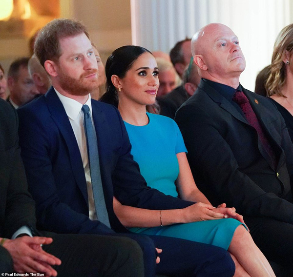 Meghan Markle tỏa sáng như nữ thần giữa lùm xùm cãi lời và khiến Nữ hoàng Anh rơi nước mắt - Ảnh 6.