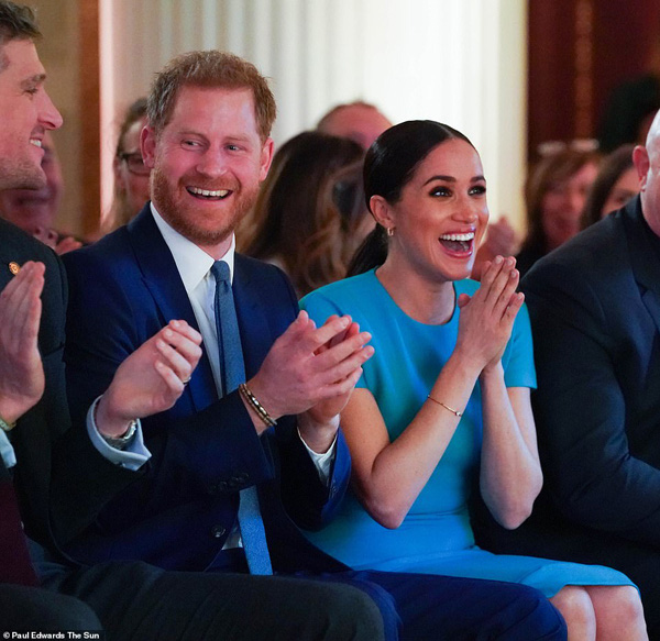 Meghan Markle tỏa sáng như nữ thần giữa lùm xùm cãi lời và khiến Nữ hoàng Anh rơi nước mắt - Ảnh 7.