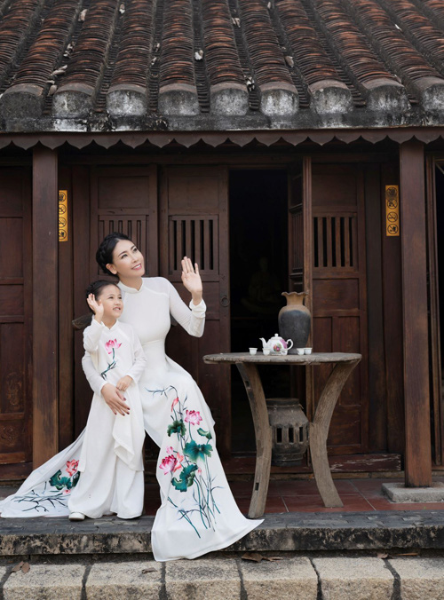 Hà Kiều Anh mặc áo dài đôi cùng con gái - Ảnh 11.