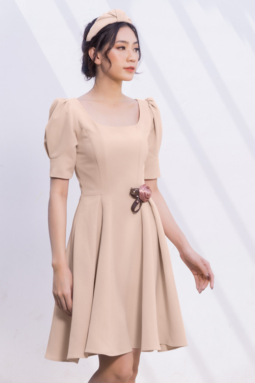 Đầm cổ điển đi tiệc mùa hè - Ảnh 1. Đầm cổ điển đi tiệc mùa hè - Ảnh 1.