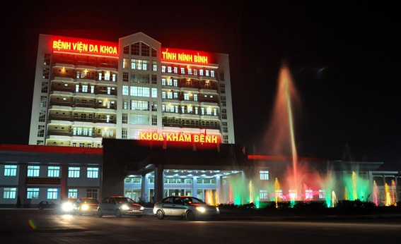 Phong tỏa 2 khách sạn, rà soát người tiếp xúc với nhóm hành khách nước ngoài ghé thăm Ninh Bình - Ảnh 3.