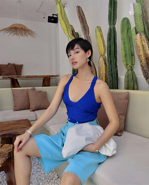 3 kiểu áo thun ôm được sao Việt ưa chuộng - Ảnh 2.