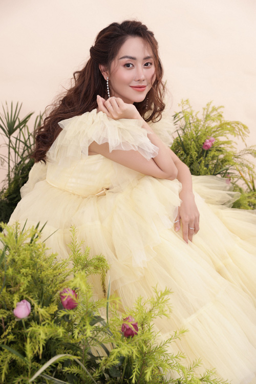 Tường Vi mặc đầm công chúa - Ảnh 2.