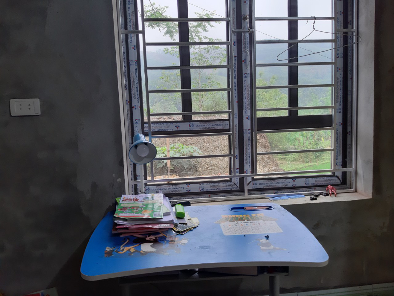 VIDEO: Hé lộ cuộc sống mới của cậu bé 10 tuổi sống một mình trong rừng ở Tuyên Quang - Ảnh 12. VIDEO: Hé lộ cuộc sống mới của cậu bé 10 tuổi sống một mình trong rừng ở Tuyên Quang - Ảnh 12.