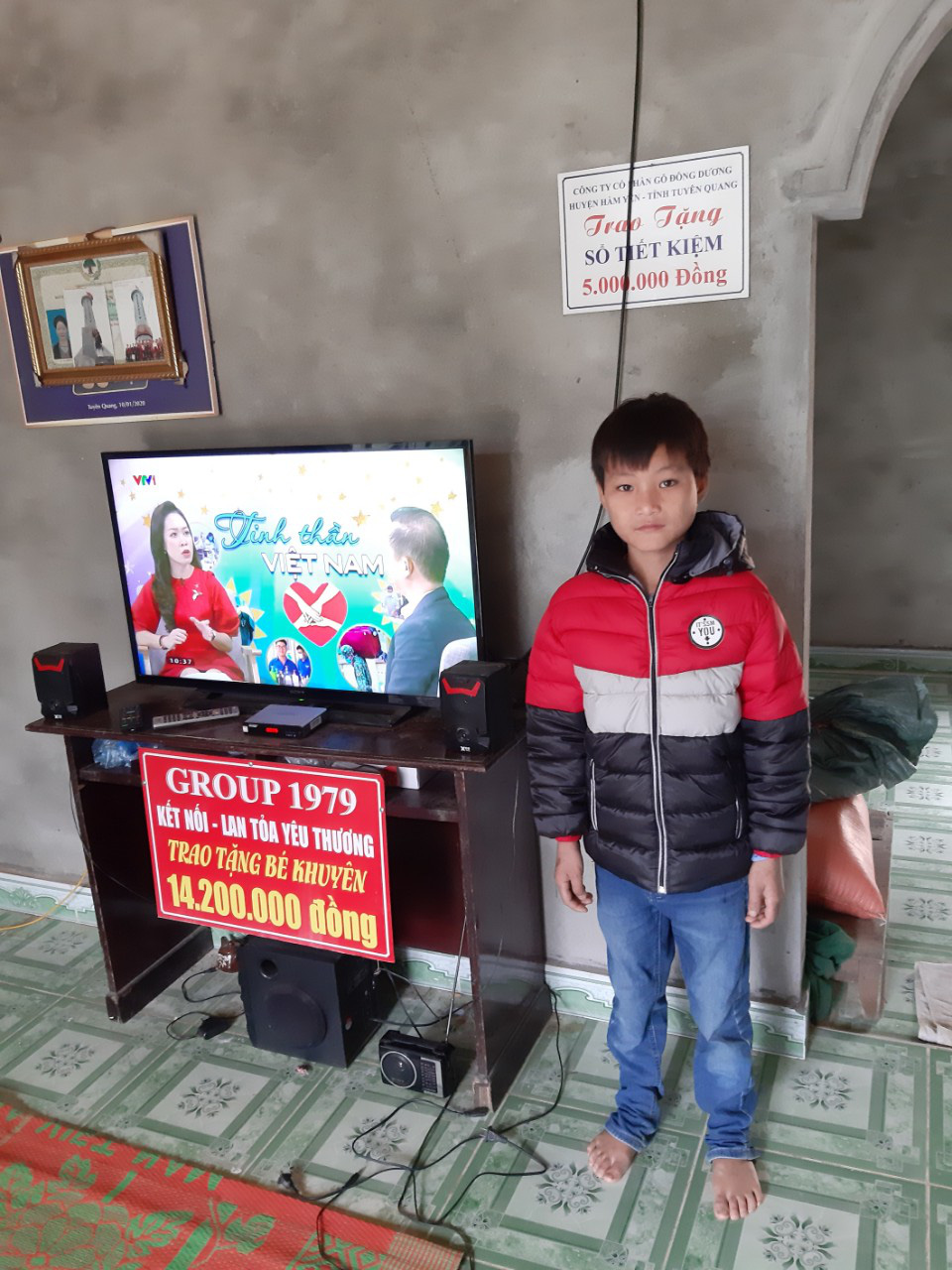 VIDEO: Hé lộ cuộc sống mới của cậu bé 10 tuổi sống một mình trong rừng ở Tuyên Quang - Ảnh 6. VIDEO: Hé lộ cuộc sống mới của cậu bé 10 tuổi sống một mình trong rừng ở Tuyên Quang - Ảnh 6.