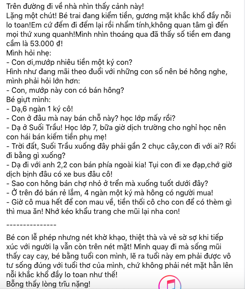 Thấy cậu bé bán mướp bên đường, người phụ nữ đã có hành động đặc biệt, câu chuyện phía sau gây xúc động mạnh - Ảnh 1.