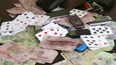 Bắc Giang: Xử phạt 54,5 triệu đồng 6 đối tượng đánh bạc giữa mùa dịch COVID-19 - Ảnh 1.