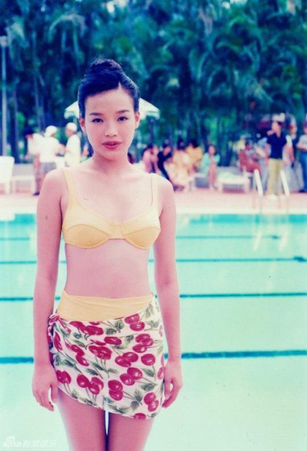 Nhan sắc Thư Kỳ ở tuổi 44 - Ảnh 1.