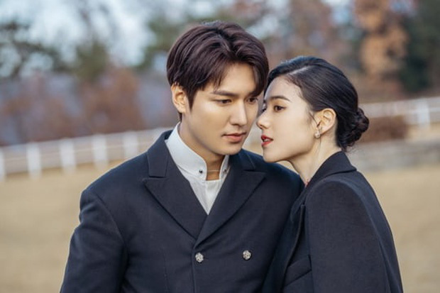 Lee Min Ho hôn nữ thủ tướng trong Quân vương bất diệt - Ảnh 2.