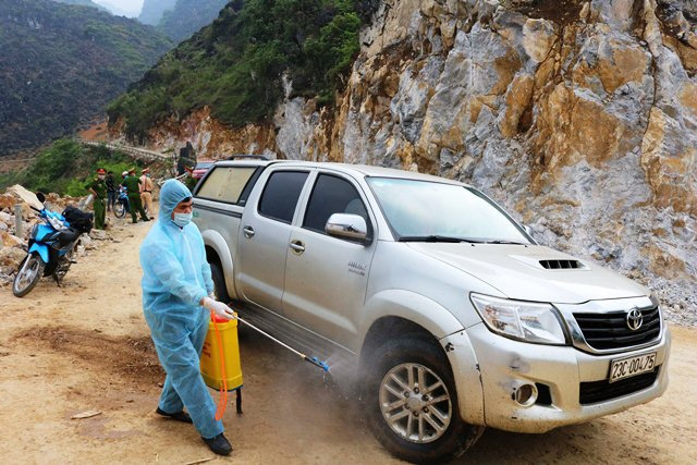 Những nơi nguy cơ cao vì có bệnh nhân COVID-19 được bảo vệ thế nào trong ngày cuối cách ly toàn xã hội? - Ảnh 5.