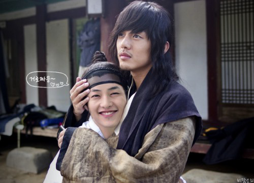 Từng là anh em thân thiết nhưng Song Joong Ki và người đàn ông này quyết định cạch mặt nhau vì liên quan tới Song Hye Kyo - Ảnh 1.