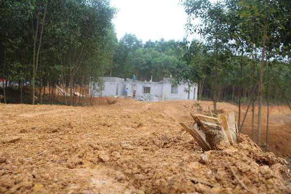 Huyện Can Lộc, Hà Tĩnh: San đồi, đào ao hồ… xây khu sinh thái “chui” trên đất rừng - Ảnh 2.