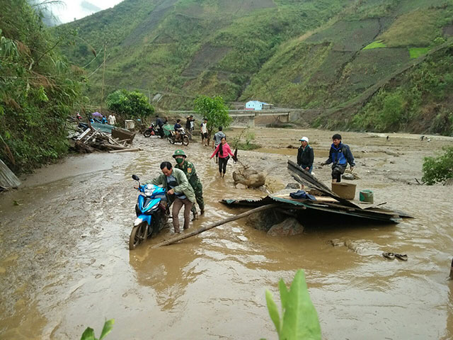 Tăng số người chết và mất tích do mưa đá, giông lốc ở miền núi phía Bắc - Ảnh 4.