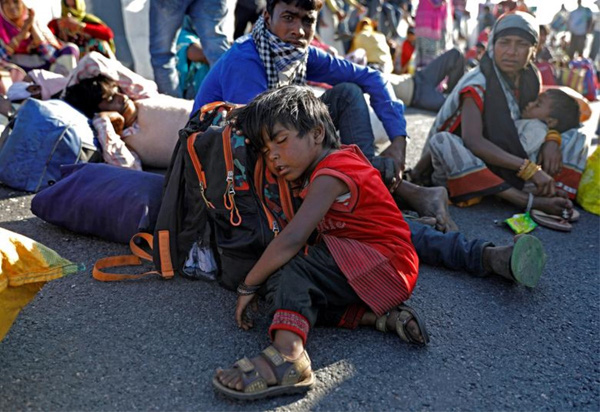 Đằng sau những hình ảnh đi bộ trốn dịch ở Ấn Độ là câu chuyện đau lòng về bé gái 12 tuổi chết thảm khi cách nhà đúng 1 cây số - Ảnh 5.