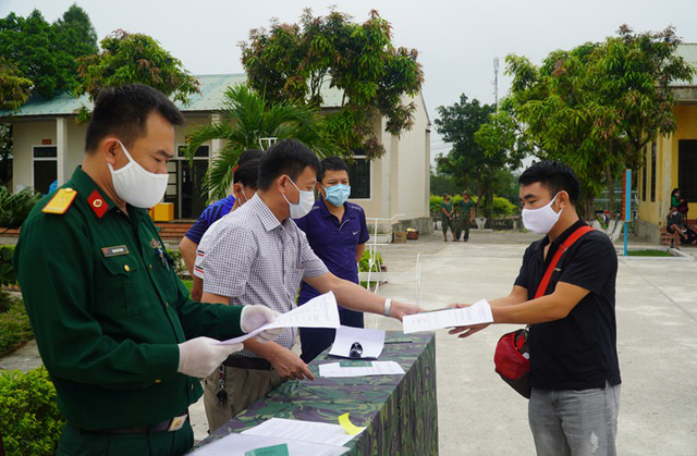 Gần 500 công dân trở về nhà sau khi hoàn thành cách ly tại Quảng Bình  - Ảnh 2.