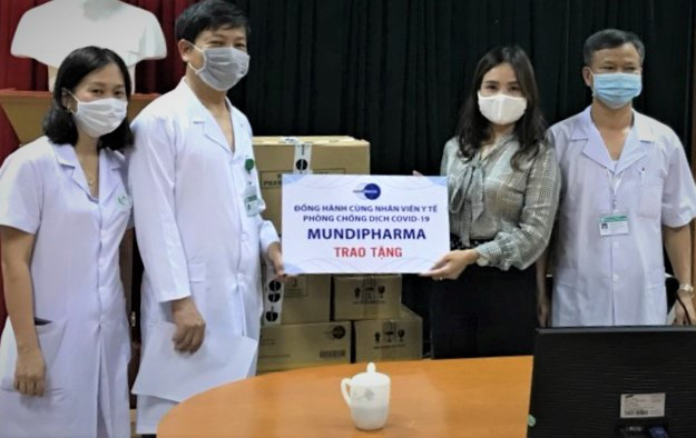 Mundipharma Việt Nam: Các bác sĩ – họ là những người hùng, lúc này, hãy giúp họ trụ vững… - Ảnh 1.