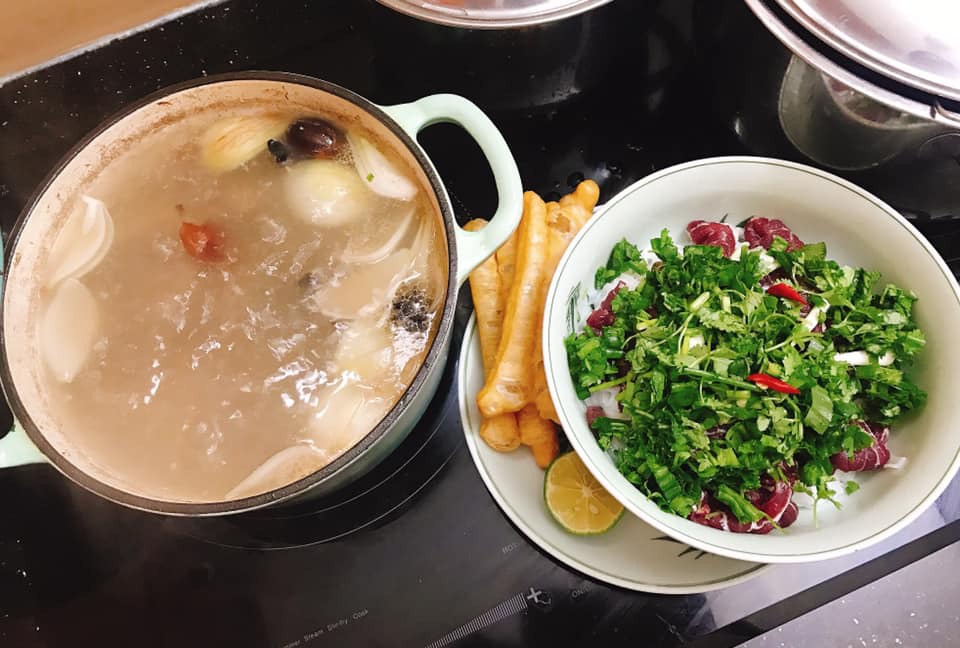 Tự nấu phở bò xịn sò tại nhà bằng một bí quyết tuyệt chiêu không phải ai cũng biết - Ảnh 6. Tự nấu phở bò xịn sò tại nhà bằng một bí quyết tuyệt chiêu không phải ai cũng biết - Ảnh 6.