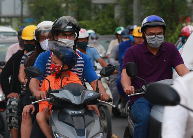 Vụ An toàn giao thông giải thích về đề xuất xe máy phải bật đèn ban ngày gây tranh cãi - Ảnh 1.