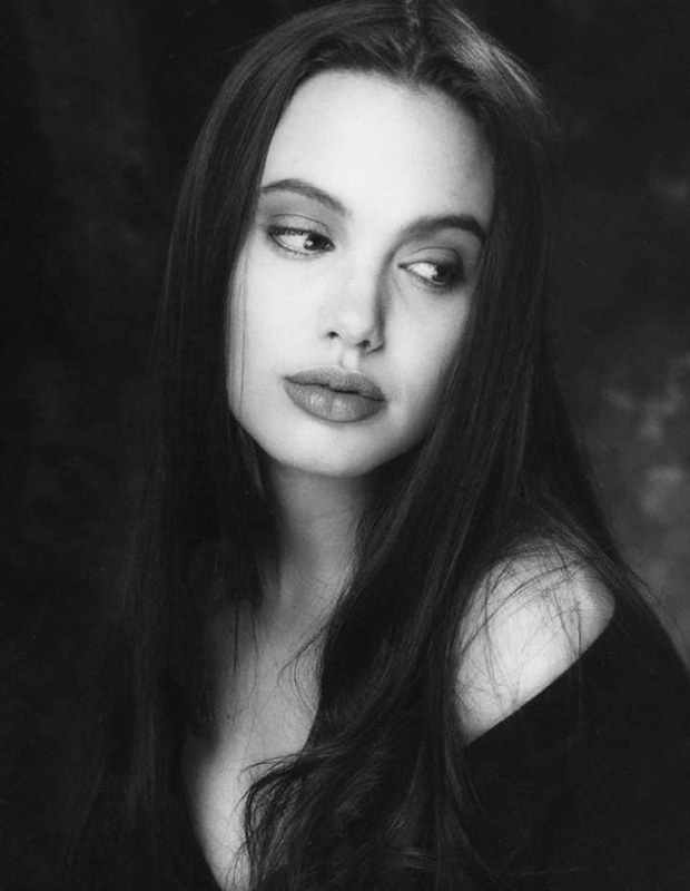 Loạt ảnh chứng minh Angelina Jolie là mỹ nhân từ bé - Ảnh 7.