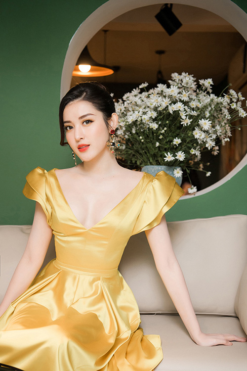 Bố mẹ Huyền My được làm mối cho nhau - Ảnh 2.