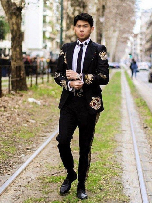 Ngoại hình con trai út nhà Johnathan Hạnh Nguyễn - Ảnh 2.