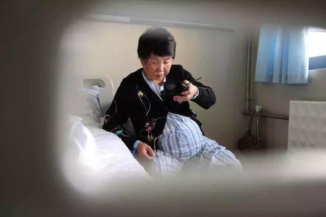10 năm trước, người phụ nữ đánh đổi tính mạng để sinh con ở tuổi 60 và đằng sau hành động ấy là một câu chuyện buồn - Ảnh 4. 10 năm trước, người phụ nữ đánh đổi tính mạng để sinh con ở tuổi 60 và đằng sau hành động ấy là một câu chuyện buồn - Ảnh 4.
