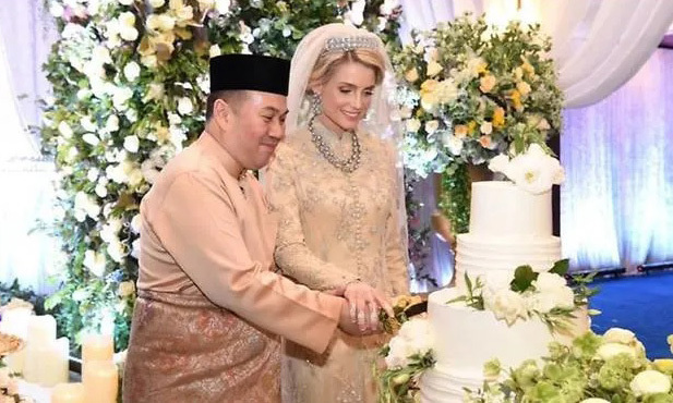 Từng bị phản đối vì quá khác biệt, nàng dâu ngoại quốc của hoàng gia Malaysia có cuộc sống thay đổi hoàn toàn sau 1 năm kết hôn với Thái tử - Ảnh 1.