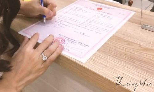 Á hậu Thúy Vân khoe giấy đăng ký kết hôn cùng chồng giàu có - Ảnh 8.