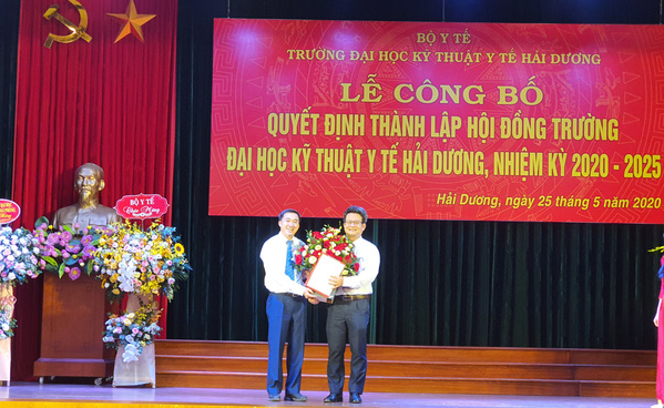 Thứ trưởng Trần Văn Thuấn làm việc với 2 cơ sở đào tạo nhân lực y tế ở Hải Dương - Ảnh 1.
