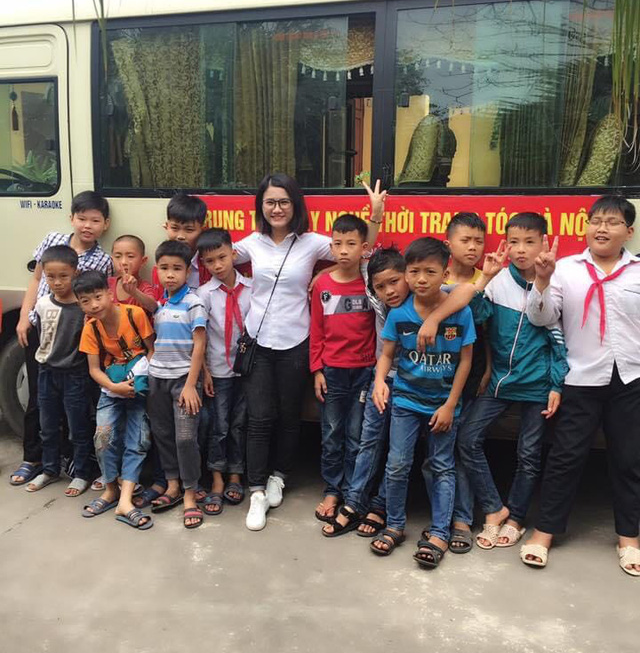 Cô gái 9x ở Hà Tĩnh cắt tóc miễn phí cho người nghèo, trẻ mồ côi - Ảnh 4.