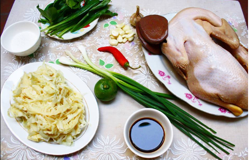 Vịt nấu măng cực hợp với gia vị này, chỉ cần thêm 1 chút nước ngọt trong, sạch mùi hôi