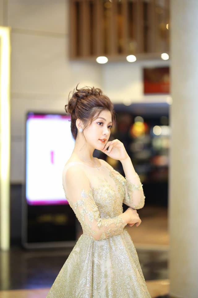 MC gây xôn xao khi mặc bikini lên sóng bây giờ ra sao? - Ảnh 5. MC gây xôn xao khi mặc bikini lên sóng bây giờ ra sao? - Ảnh 5.
