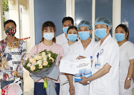 Cô gái trẻ mắc COVID-19 sau khi trở về từ Thái Lan được công bố khỏi bệnh - Ảnh 3.