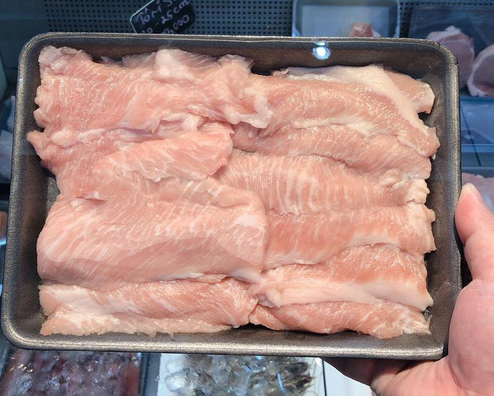 Nạc nọng lợn là gì mà dân Việt lại săn lùng tìm mua dù giá rất đắt - Ảnh 1. Nạc nọng lợn là gì mà dân Việt lại săn lùng tìm mua dù giá rất đắt - Ảnh 1.