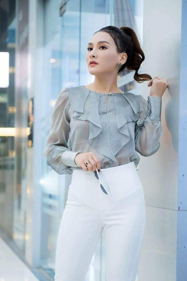 Diện cây đồ công sở kín mít, Bảo Thanh vẫn cho thấy khí chất ngút ngàn - Ảnh 15. Diện cây đồ công sở kín mít, Bảo Thanh vẫn cho thấy khí chất ngút ngàn - Ảnh 15.
