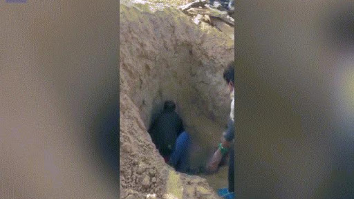 Trung Quốc: Cụ 79 được giải cứu sau ba ngày bị con chôn sống - Ảnh 1.