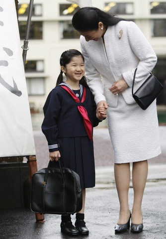 Hoàng hậu Masako - người mẹ từng vượt qua căn bệnh trầm cảm, dùng kỷ luật thép để dạy con sống như thường dân, không có đặc quyền dù là công chúa - Ảnh 16.