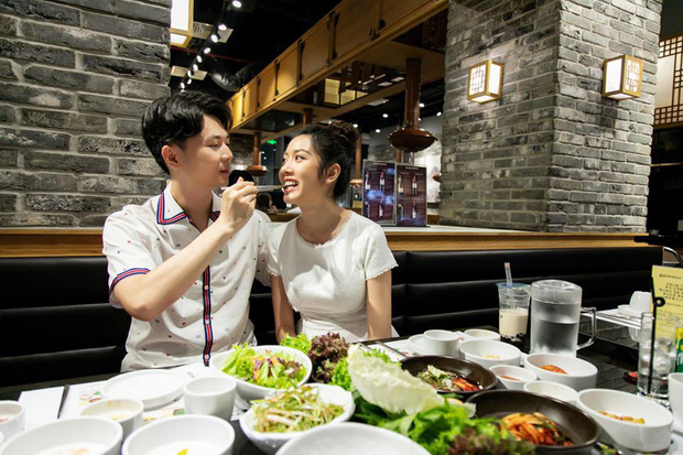 Thuý Vân để lộ bụng to rõ, còn bật mí đang cùng ông xã chuẩn bị lễ cưới: Liệu có song hỷ không đây? - Ảnh 2. Thuý Vân để lộ bụng to rõ, còn bật mí đang cùng ông xã chuẩn bị lễ cưới: Liệu có song hỷ không đây? - Ảnh 2.