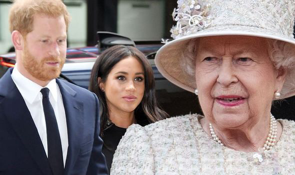 Sau màn tái xuất của Nữ hoàng Anh, nhà Meghan Markle cũng không chịu kém cạnh, lập tức có hành động gây chú ý - Ảnh 2.