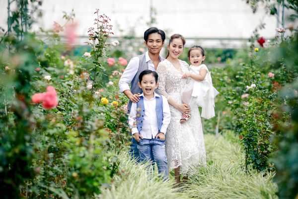 5 năm sống chung chưa làm đám cưới, Khánh Thi khoe hạnh phúc viên mãn chồng trẻ, con xinh - Ảnh 1.