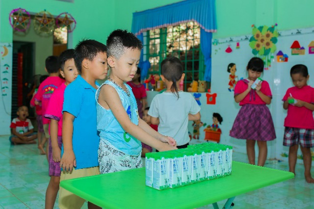 Quảng Nam triển khai sữa học đường, trẻ em được uống sữa miễn phí - Ảnh 3.