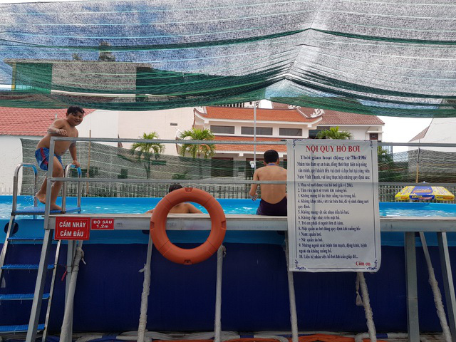  Thầy giáo đầu tư hồ bơi cho học sinh vùng ven học bơi dịp hè  - Ảnh 4.
