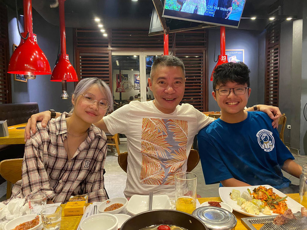 Bạn gái kém 15 tuổi selfie vui vẻ bên con riêng của Công Lý, vợ cũ MC Thảo Vân liền có bình luận hé lộ mối quan hệ - Ảnh 1.