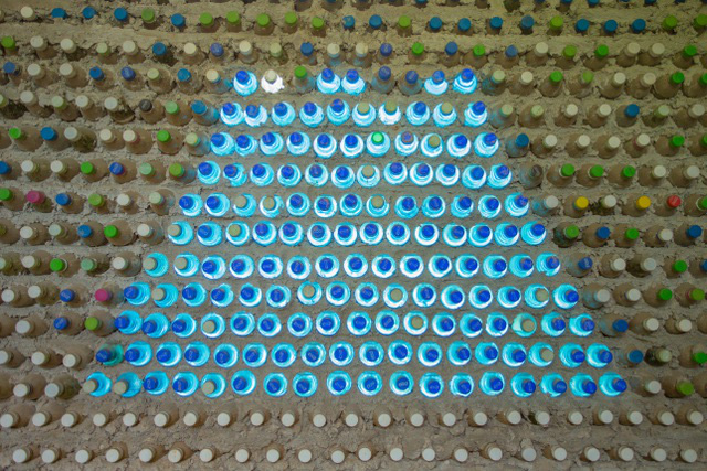 Tận mắt ngôi nhà được làm từ 9.000 vỏ chai nhựa độc nhất ở Hà Nội - Ảnh 11.