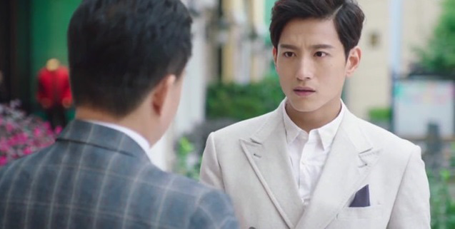 Đến đón vợ tan làm nhưng sếp của vợ cứ nhìn tôi chằm chằm, để rồi lúc đi ngang qua, anh ta đột nhiên ghé tai nói thầm một câu khiến tôi bàng hoàng - Ảnh 1. Đến đón vợ tan làm nhưng sếp của vợ cứ nhìn tôi chằm chằm, để rồi lúc đi ngang qua, anh ta đột nhiên ghé tai nói thầm một câu khiến tôi bàng hoàng - Ảnh 1.